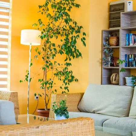 Clara Aparthotel 3*