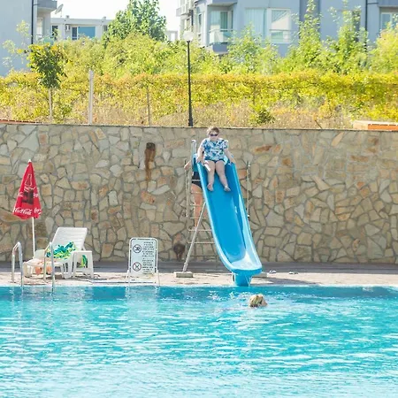 Clara Aparthotel
