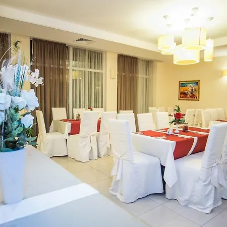 Clara Aparthotel 3*