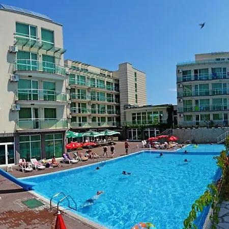 Clara Aparthotel 3*