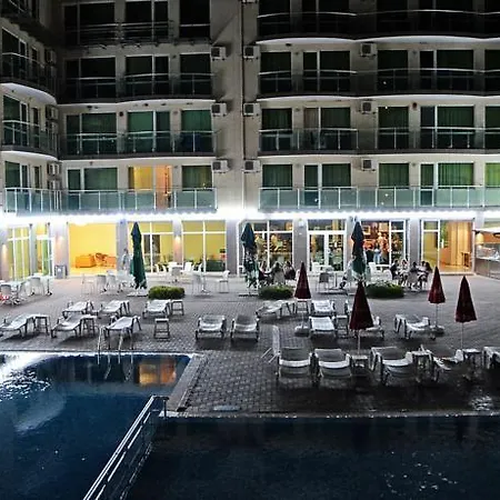 Clara Aparthotel 3*