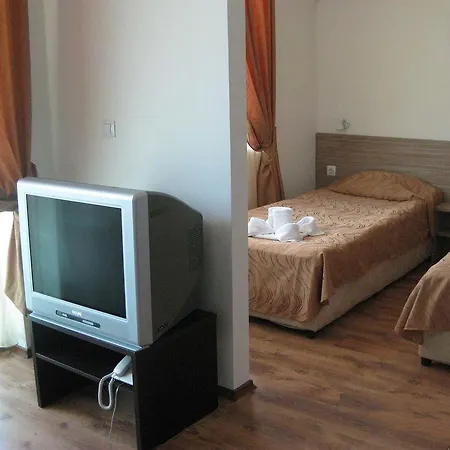 Clara Aparthotel