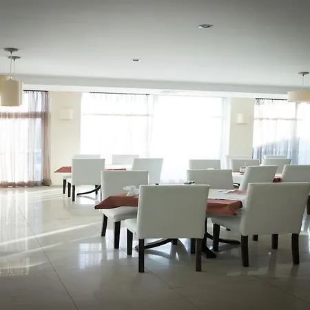 Clara Aparthotel