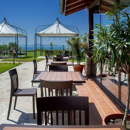 Clara Aparthotel 3*