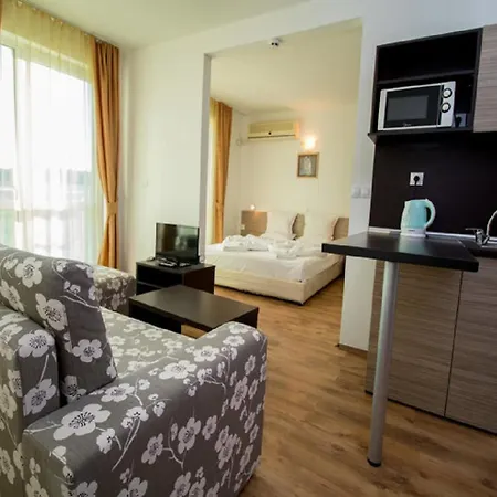 Aparthotel Clara 3*