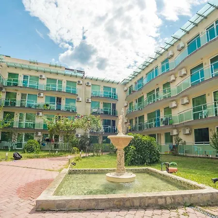 Clara Aparthotel