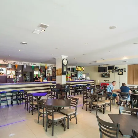 Aparthotel Clara