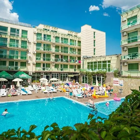 Clara Aparthotel 3*